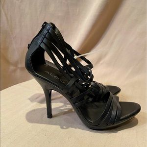 Women’s heels size 8
